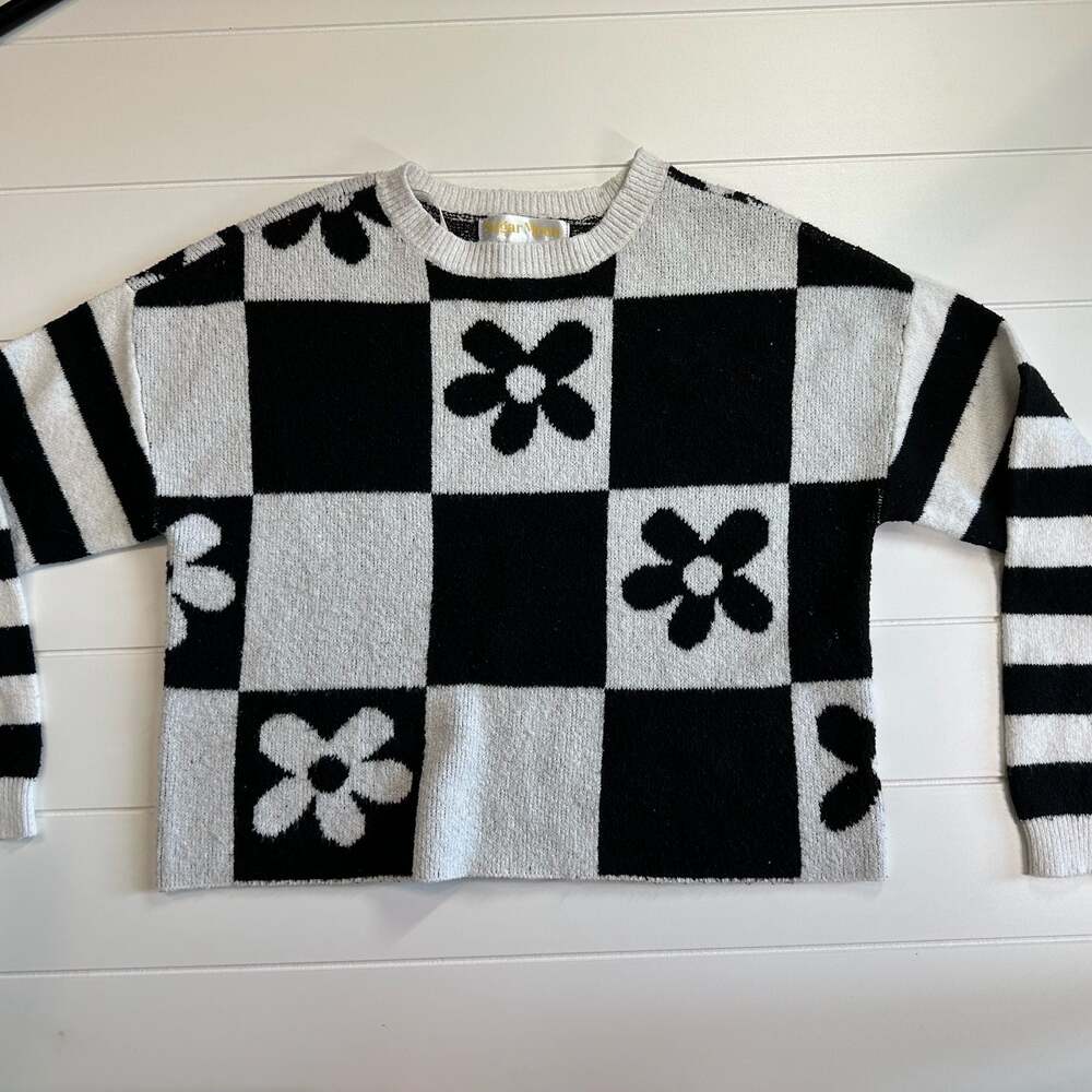 Sugar Moon Women's Black and White Checkerboard Flower Print Crewneck Sweater, S